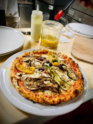 Pizza uit nieuwe oven.jpg